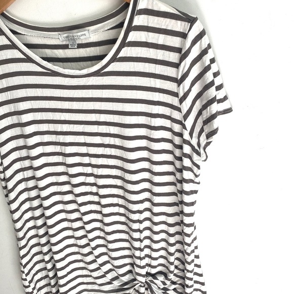 Green Envelope Women’s Short Sleeved, Striped Gray & White Top, Size L - Picture 6 of 7